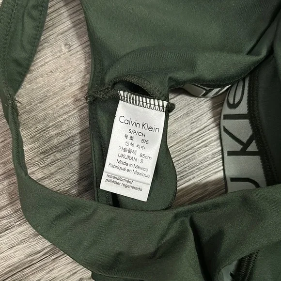 New Calvin Klein Green Sports Bra with Racerback Design - Picture 2 of 4